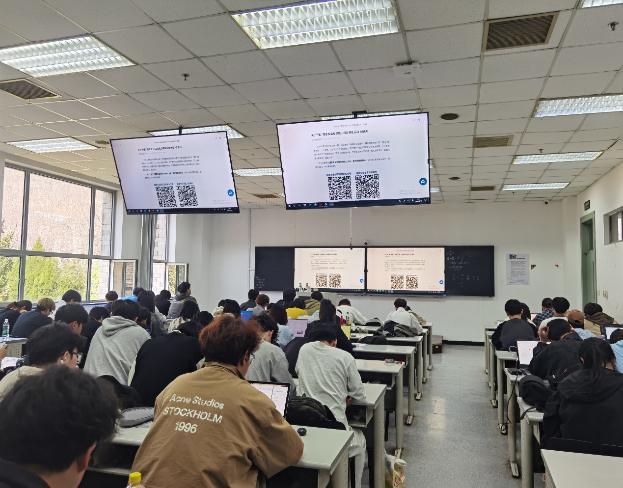 马克思主义学院组织学生开展国家安全教育日系列活动