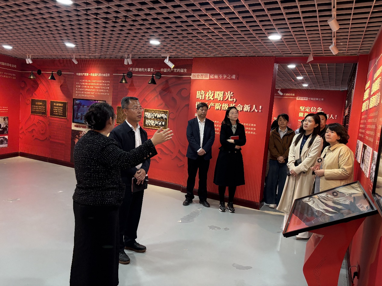 把脉问诊开良方 凝心聚力谱新篇 ——学校党委书记高奎明深入马克思主义学院召开现场办公会