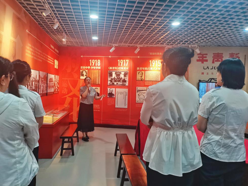 党建研学聚合力 红色展厅悟初心  ——高新区疾控中心与玉龙社区走进我院思政展厅开展党性学习