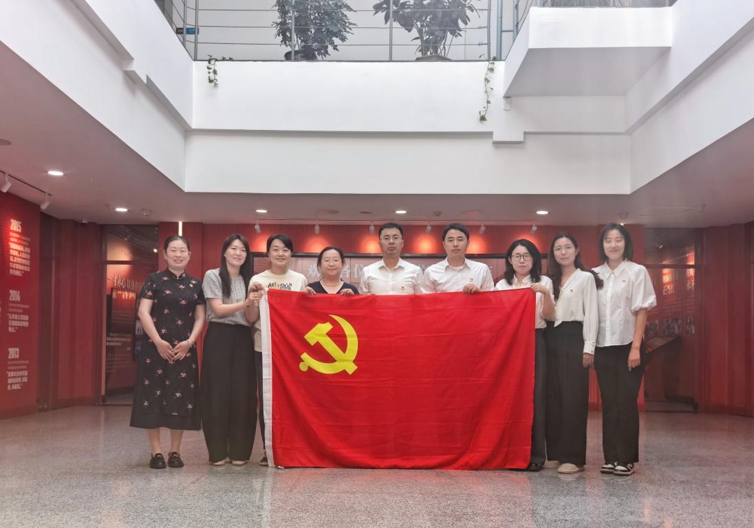 我院第一党支部与大连海事大学外国语学院行政多媒体党支部开展共建研学活动